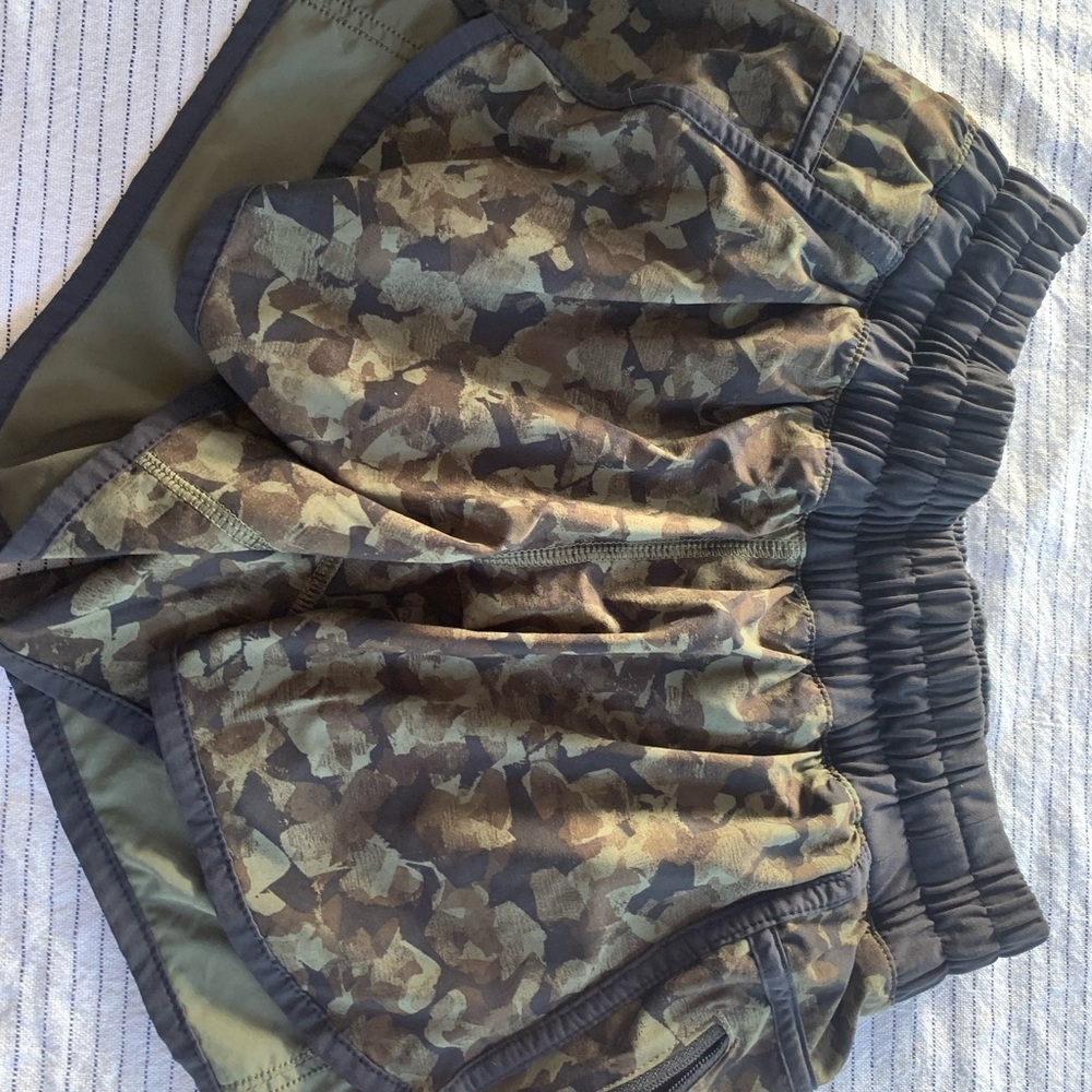 lulu lemon camo printed gym shorts